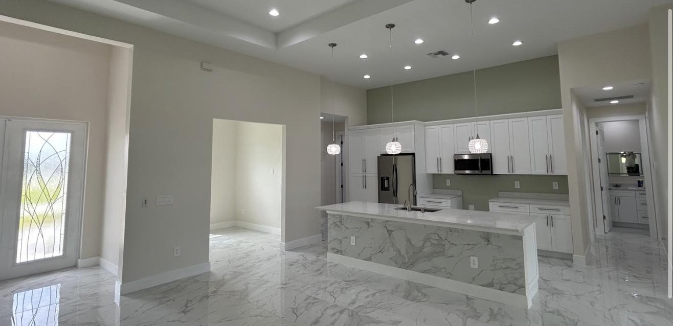 Great Room & Kitchen Finish